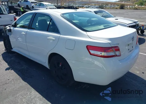 2011 Toyota Camry Le z USA, uszkodzony, nr VIN 4T4BF3EK0BR132725